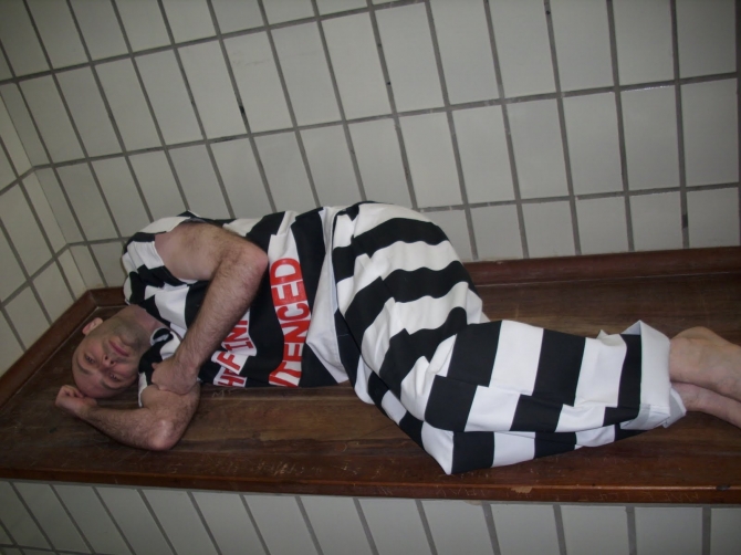 Kinh hoàng tù nhân nam: Bị hiếp dâm, cho thuê như...gái điếm