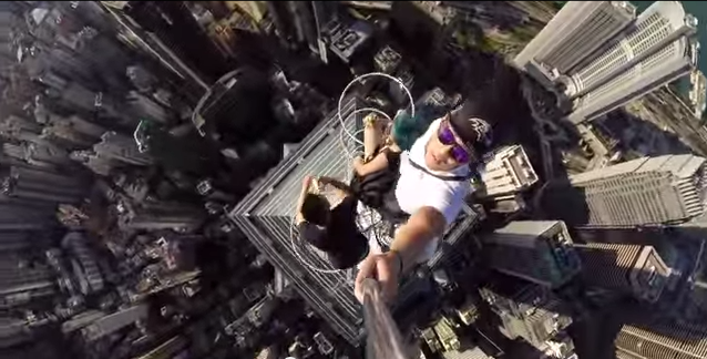 Trào lưu chụp ảnh “giỡn mặt tử thần” của giới trẻ Hong Kong