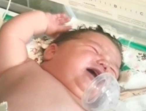 Những bé sơ sinh “khổng lồ” trên thế giới Những bé sơ sinh “khổng lồ” trên thế giới