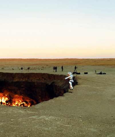 Kinh hãi cảnh người đàn ông liều mình lao vào Kinh hãi cảnh người đàn ông liều mình lao vào