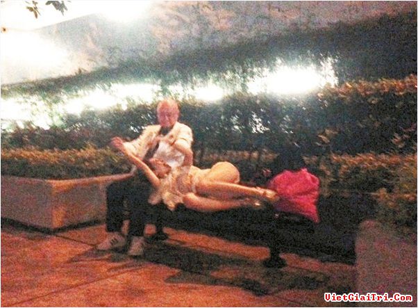 Ca sỹ Ngải Mỹ Kỳ lộ clip phòng the nóng bỏng Ca sỹ Ngải Mỹ Kỳ lộ clip phòng the nóng bỏng