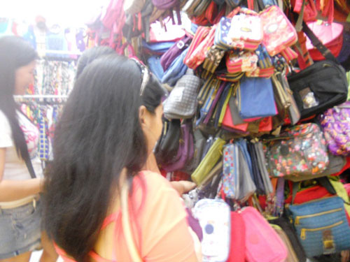 Bé trai bị khoan vào vùng kín: Ai làm chứng sẽ bị đóng cửa sạp? Bé trai bị khoan vào vùng kín: Ai làm chứng sẽ bị đóng cửa sạp?