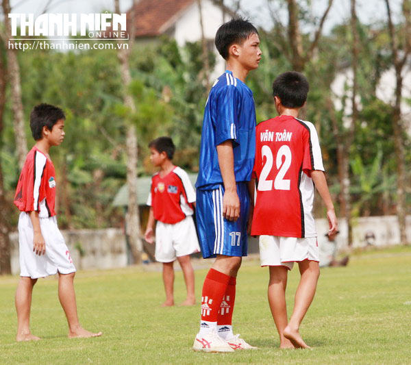 Công Phượng, Văn Toàn, Tuấn Anh thuở chân trần, hôm qua và hôm na