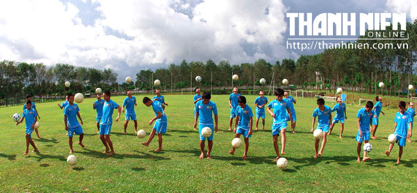 Công Phượng, Văn Toàn, Tuấn Anh thuở chân trần, hôm qua và hôm na