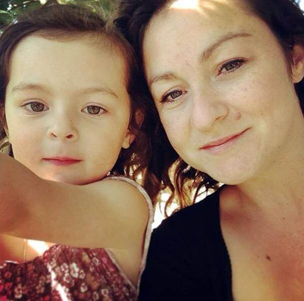 Kỳ lạ bé gái chào đời không có một giọt máu