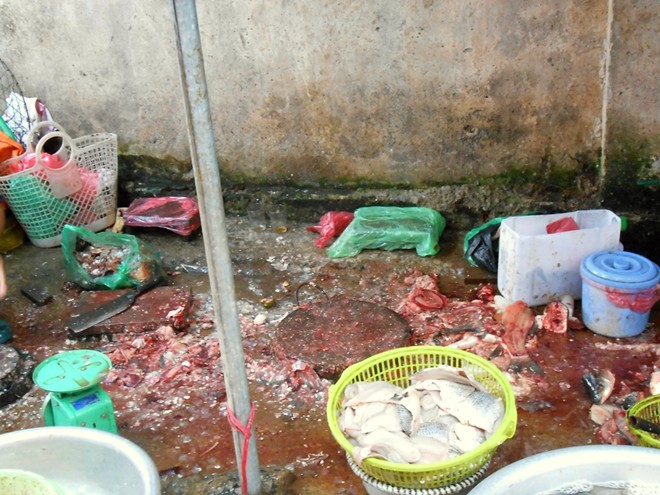 Rùng mình những thực phẩm bẩn bày bán trên thị trường Rùng mình những thực phẩm bẩn bày bán trên thị trường