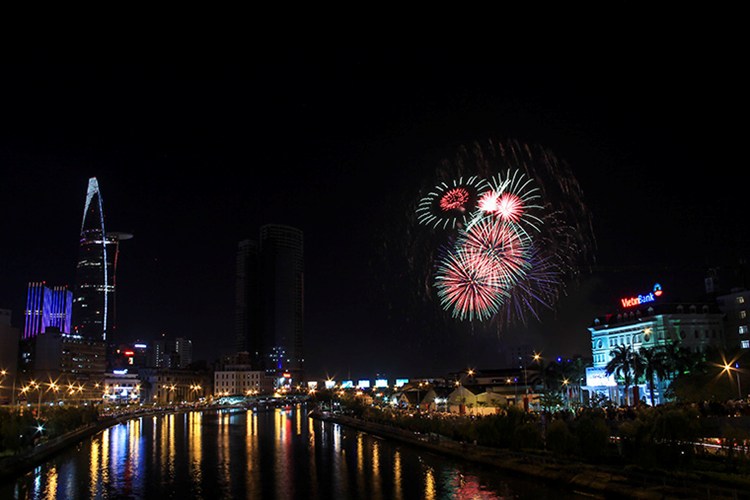 Những màn pháo hoa rực rỡ tại TP.HCM mừng ngày Quốc khánh