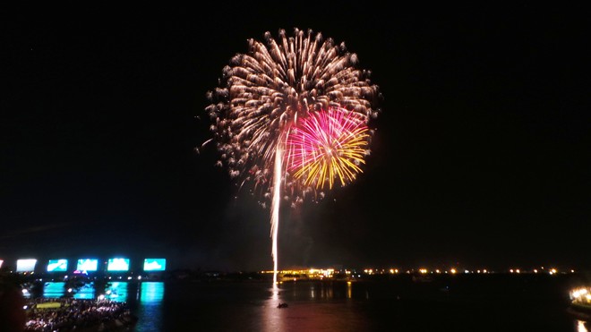 Những màn pháo hoa rực rỡ tại TP.HCM mừng ngày Quốc khánh