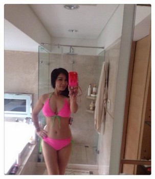 Nhan sắc “hút hồn” của người phụ nữ 58 tuổi khuấy đảo dân mạng