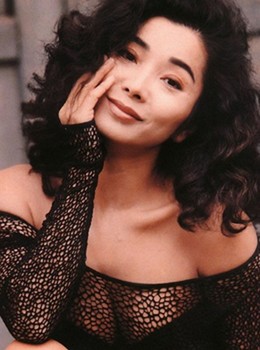 Nhan sắc “hút hồn” của người phụ nữ 58 tuổi khuấy đảo dân mạng