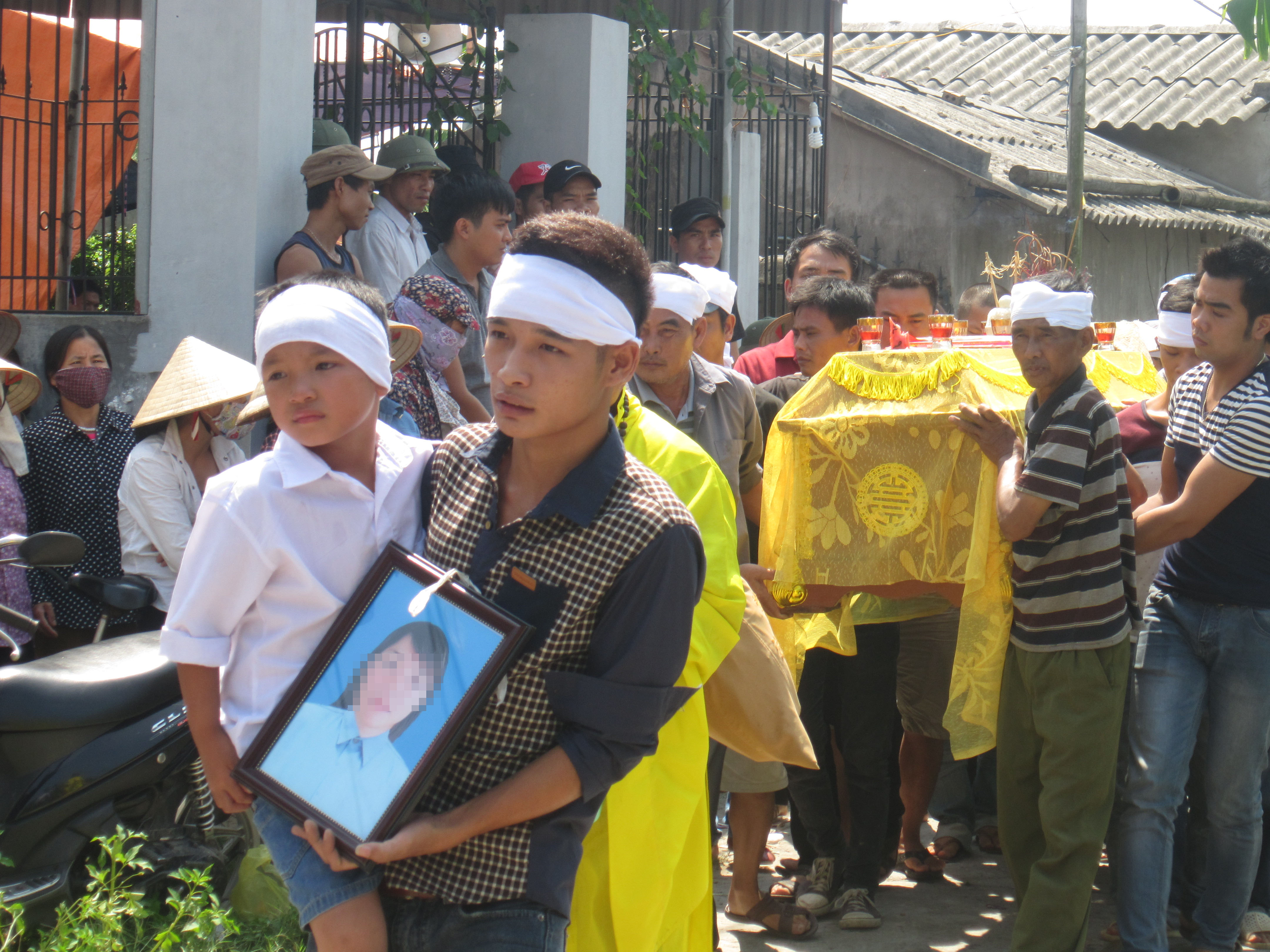 Chồng giết vợ ở Hải Dương: 18 nhát đâm, chém kết đời vợ trẻ Chồng giết vợ ở Hải Dương: 18 nhát đâm, chém kết đời vợ trẻ