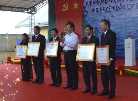 Hơn 22 nghìn người dân đảo Lý Sơn được giải “cơn khát” điện