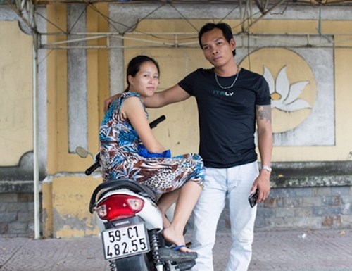 Tấm ảnh xôn xao Facebook kể chuyện tình vợ nhặt thời hiện đại