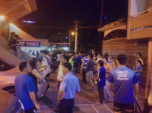 Sốc: Sập trần nhà thi đấu Phan Đình Phùng Sốc: Sập trần nhà thi đấu Phan Đình Phùng