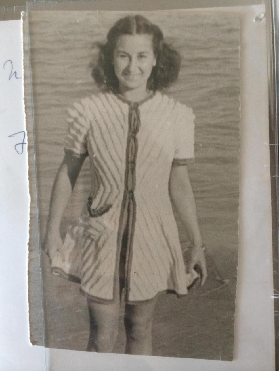 Cảm động cụ ông làm thơ tình tặng vợ quá cố suốt gần nửa thế kỷ