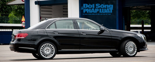 Mercedes E400 lịch lãm, sang trọng giá hấp dẫn