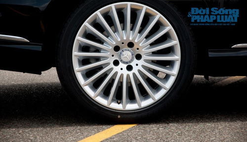 Mercedes E400 lịch lãm, sang trọng giá hấp dẫn