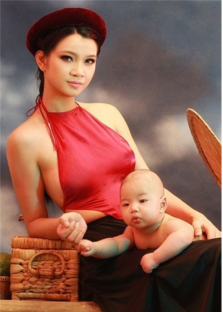Sao Việt diện yếm đào hững hờ khoe vòng 1-2 Sao Việt diện yếm đào hững hờ khoe vòng 1-2