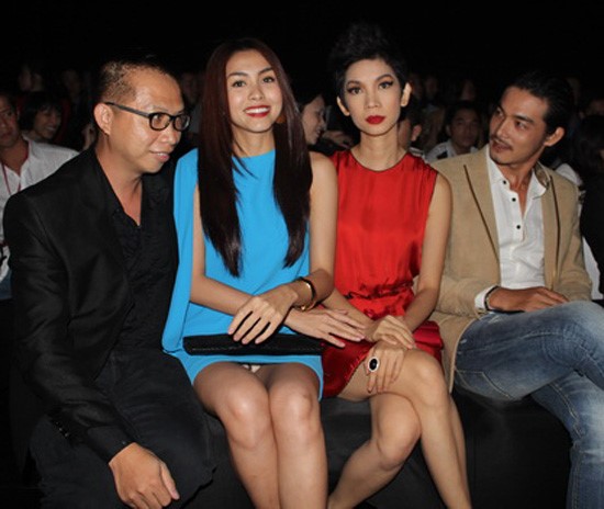 Những pha lộ nhũ hoa vùng kín hớ hênh của Sao-4