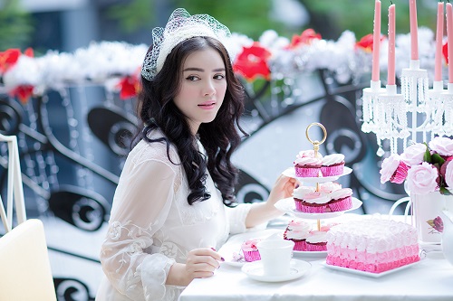 Lý Nhã Kỳ làm duyên với băng đô công chúa Lý Nhã Kỳ làm duyên với băng đô công chúa