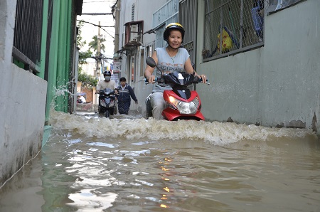TP HCM: Triều cường đạt đỉnh, hơn 50 điểm ngập sâu