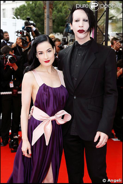 Nữ hoàng thoát y: Mê hoặc triệu đàn ông nhưng chồng vẫn…theo gái Nữ hoàng thoát y: Mê hoặc triệu đàn ông nhưng chồng vẫn…theo gái