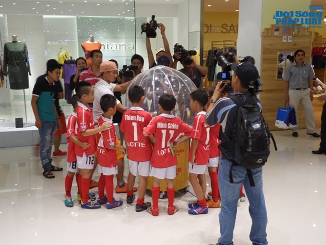 Ngọc Châm, Xuân Bắc rèn sự dũng cảm cho các cầu thủ nhí