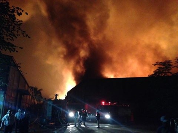 Toàn cảnh vụ cháy Khu công nghiệp Quang Minh Toàn cảnh vụ cháy Khu công nghiệp Quang Minh