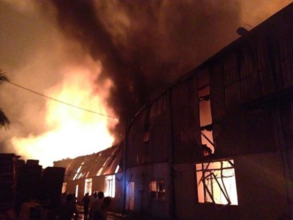 Toàn cảnh vụ cháy Khu công nghiệp Quang Minh Toàn cảnh vụ cháy Khu công nghiệp Quang Minh