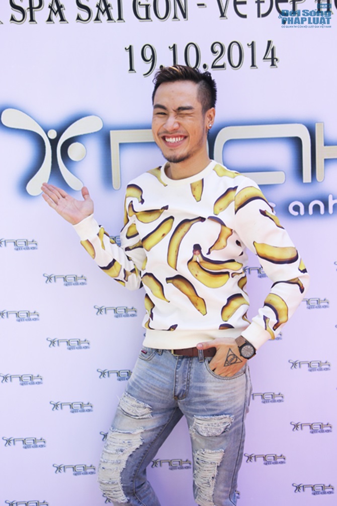 Á hậu Trà Giang lả lơi vòng 1 bên Lê Minh Trung