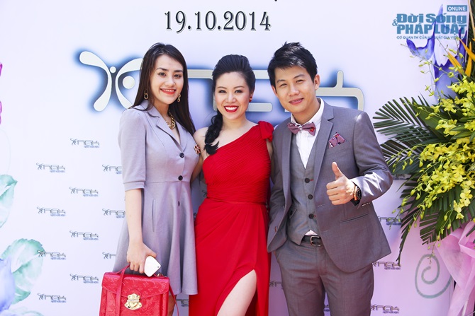 Á hậu Trà Giang lả lơi vòng 1 bên Lê Minh Trung