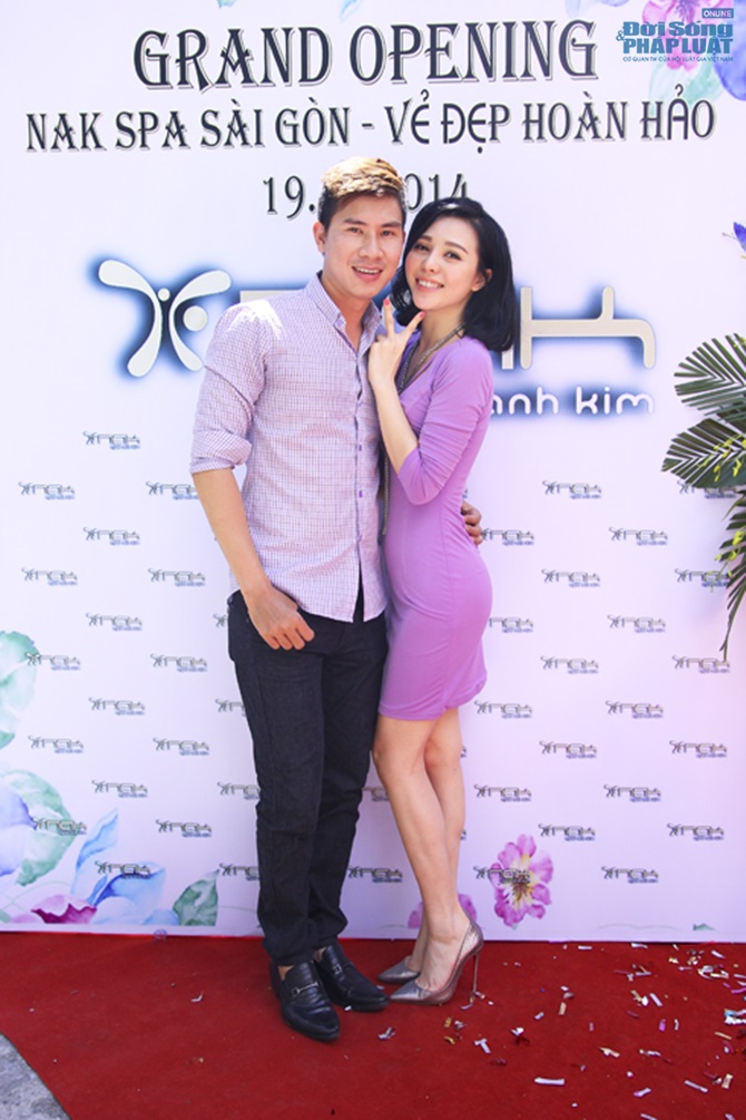 Á hậu Trà Giang lả lơi vòng 1 bên Lê Minh Trung