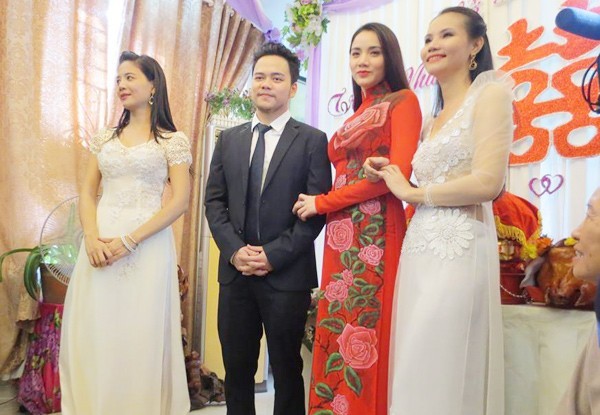 Trang Nhung mang bầu 2 tháng trước khi đính hôn với bạn trai