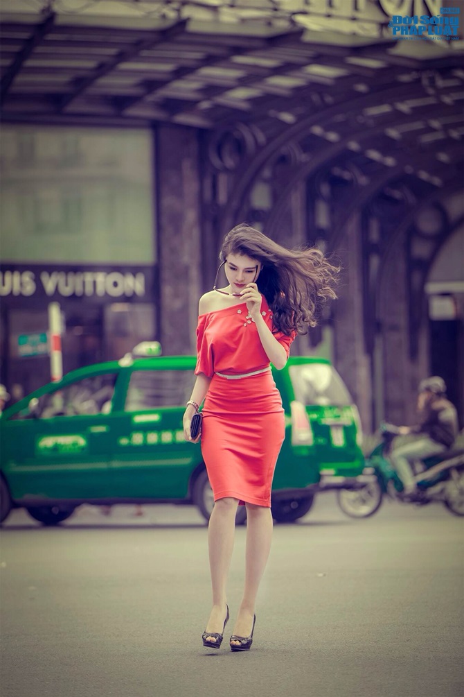 Ngắm style sành điệu như fashionista của nữ thạc sĩ