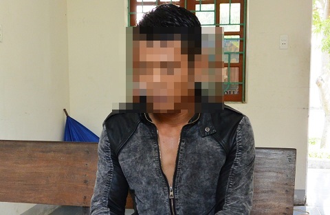 Vợ đi làm xa, chồng ở nhà giở trò đồi bại với gái làng