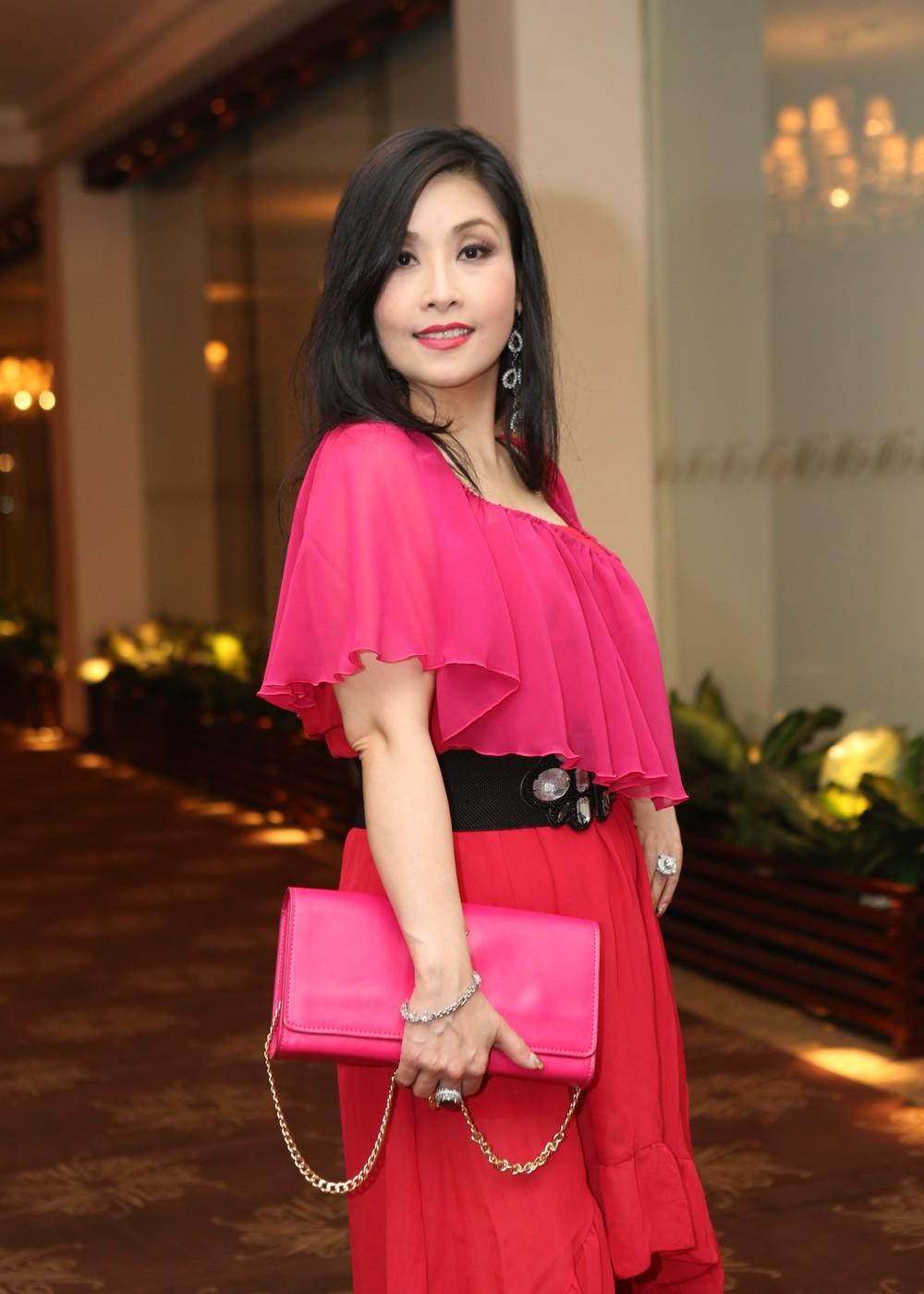 Dàn danh hài, danh ca hải ngoại hội tụ trong liveshow Vân Sơn Dàn danh hài, danh ca hải ngoại hội tụ trong liveshow Vân Sơn