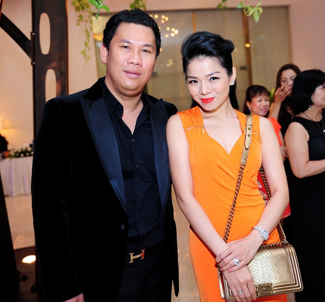 Cận cảnh chiếc bánh nửa tỷ đồng, lót 100 miếng vàng SJC của MrĐàm Cận cảnh chiếc bánh nửa tỷ đồng, lót 100 miếng vàng SJC của MrĐàm