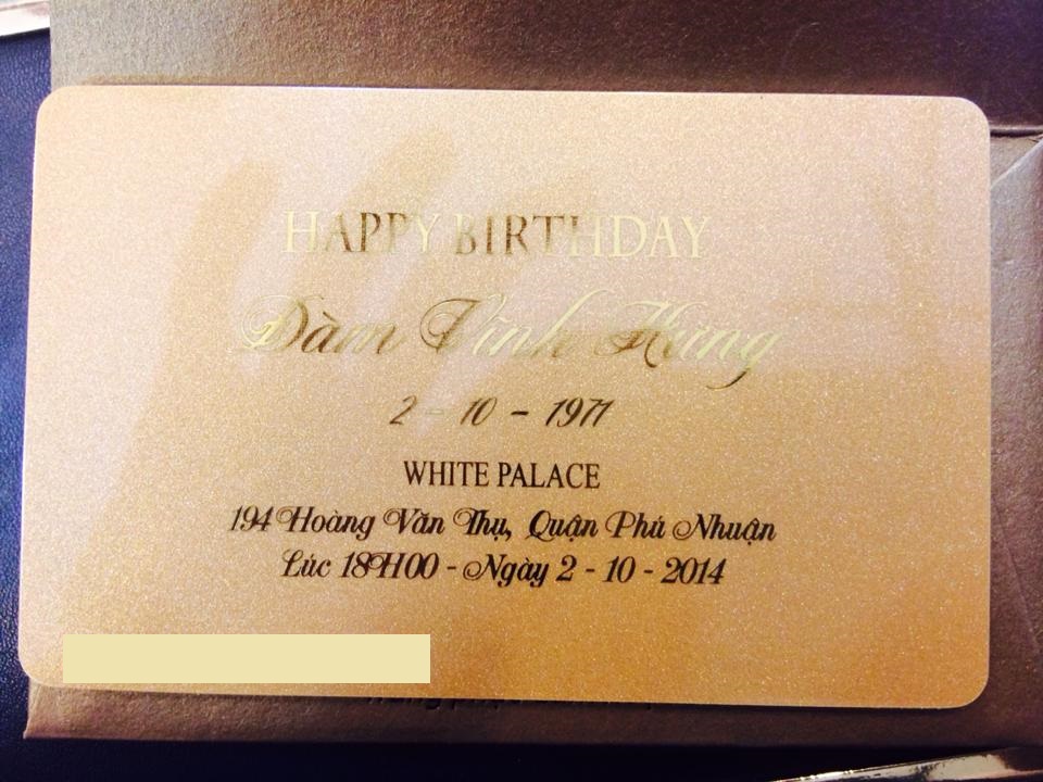 Cận cảnh chiếc bánh nửa tỷ đồng, lót 100 miếng vàng SJC của MrĐàm Cận cảnh chiếc bánh nửa tỷ đồng, lót 100 miếng vàng SJC của MrĐàm