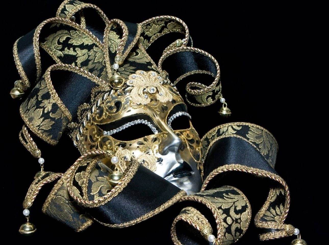 Halloween xem vũ công Thái Lan trình diễn Diva Carabet show