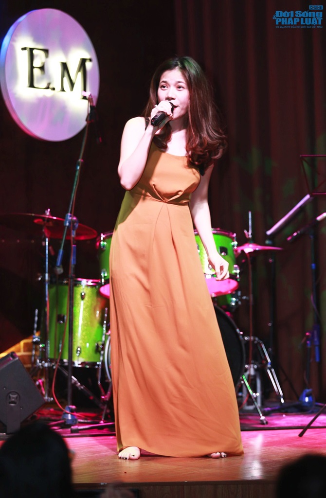 Mỹ Dung mang bầu lần 2, được chồng tháp tùng dự sự kiện