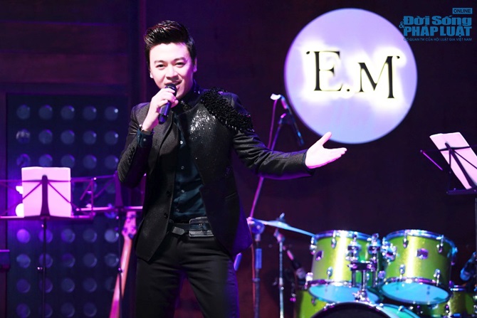 Mỹ Dung mang bầu lần 2, được chồng tháp tùng dự sự kiện