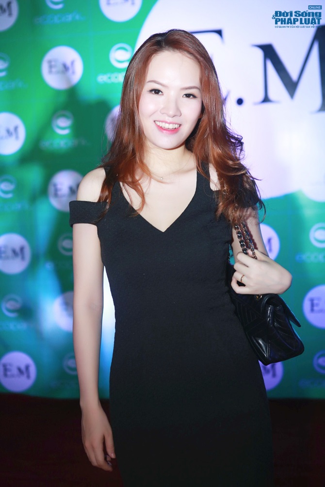 Mỹ Dung mang bầu lần 2, được chồng tháp tùng dự sự kiện