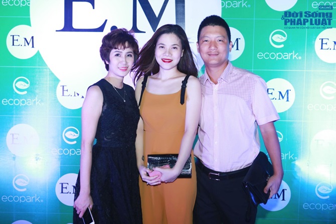 Mỹ Dung mang bầu lần 2, được chồng tháp tùng dự sự kiện