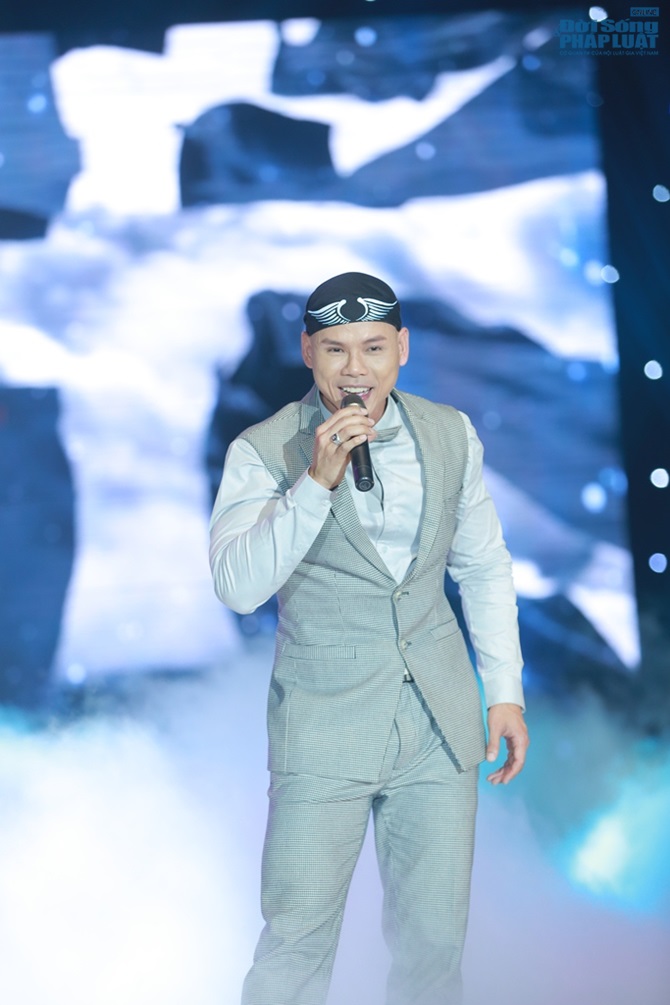 Phan Đinh Tùng tổ chức 