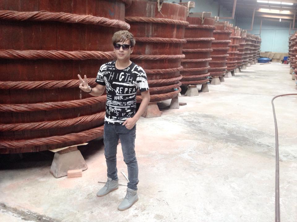 Thủy Tiên bị fans chê già, xấu; Kenny Sang là Hoa hậu thị phi Thủy Tiên bị fans chê già, xấu; Kenny Sang là Hoa hậu thị phi