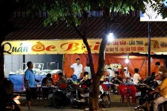 Angela Phương Trinh giàu sang,phú quý vẫn để ba mẹ bán ốc,bán xôi