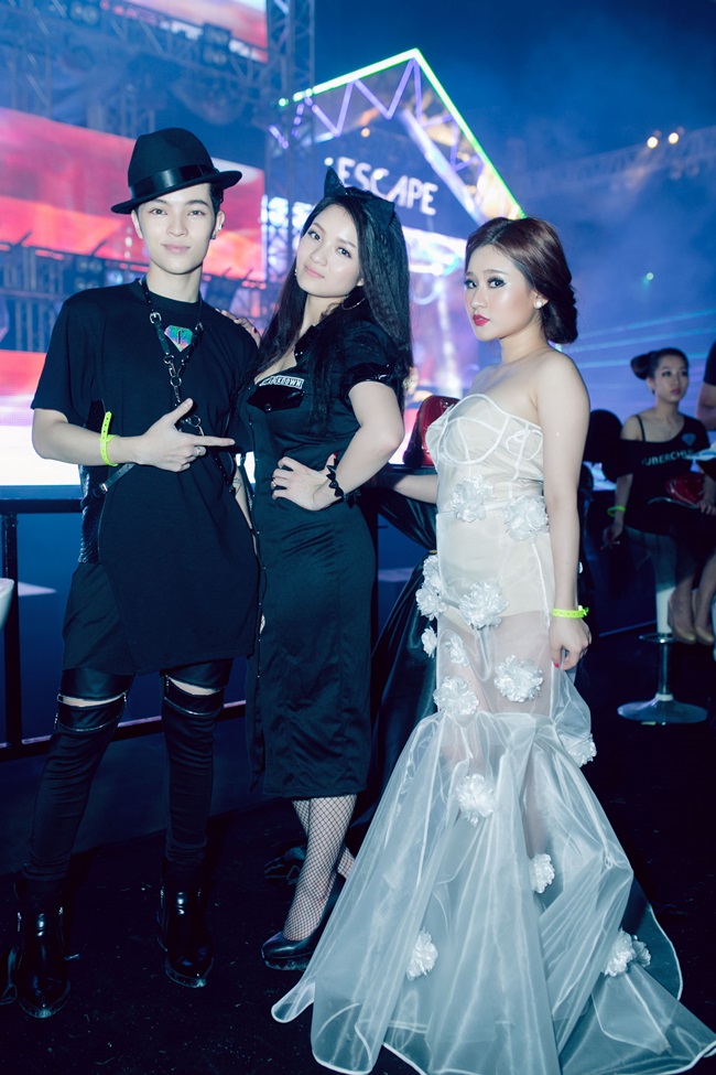 Thuỷ Top làm cô mèo đen gợi cảm Halloween Thuỷ Top làm cô mèo đen gợi cảm Halloween