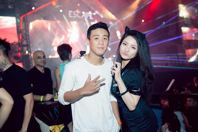 Thuỷ Top làm cô mèo đen gợi cảm Halloween Thuỷ Top làm cô mèo đen gợi cảm Halloween