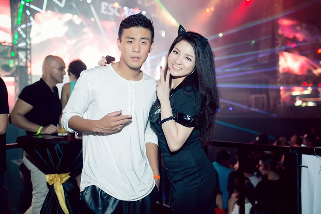 Thuỷ Top làm cô mèo đen gợi cảm Halloween Thuỷ Top làm cô mèo đen gợi cảm Halloween