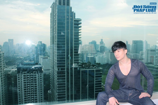 Nathan Lee khoe căn hộ hạng sang trong khách sạn 5 sao Nathan Lee khoe căn hộ hạng sang trong khách sạn 5 sao